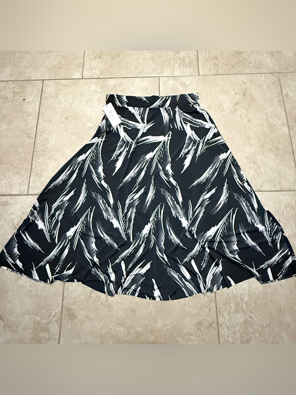 Black & White Brushstroke skirt. Xl runs small.